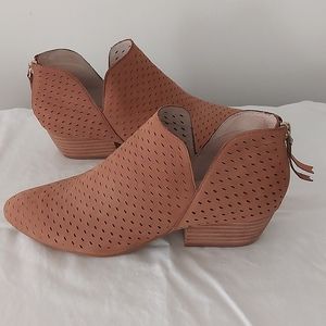 NWOT Kenneth Cole New York booties